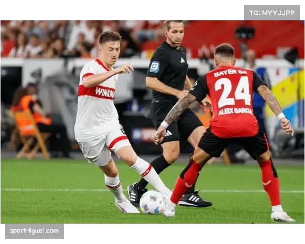 评论：现代德甲战术趋势——中锋回撤与肋部插上的结合